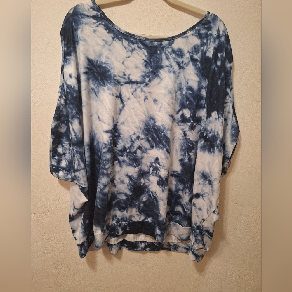 SHEIN Navy and White Tie-Dye Short Cold Shoulder Sleeve Top. 4xl